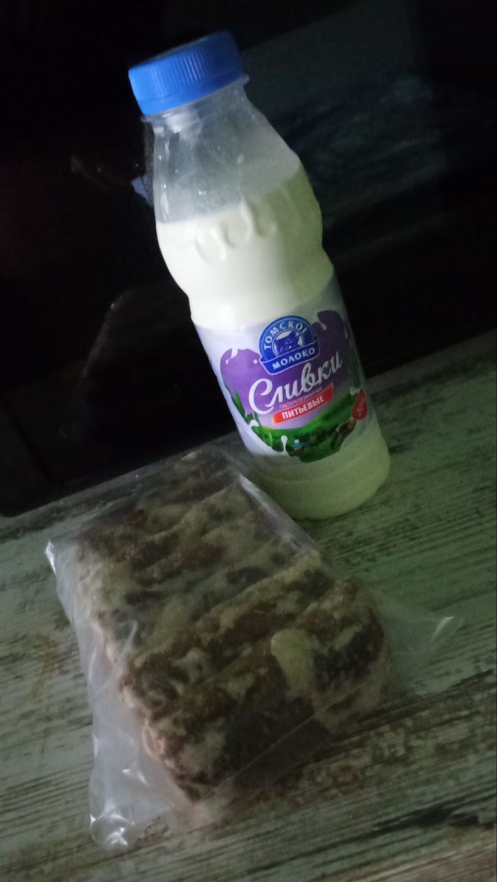 I am always amazed about the people, which I meet. And I am so sorry, that I cannot yet communicate with them better. Today, a neighbore brought some goodies - just because... THANK YOU! (Tashara)