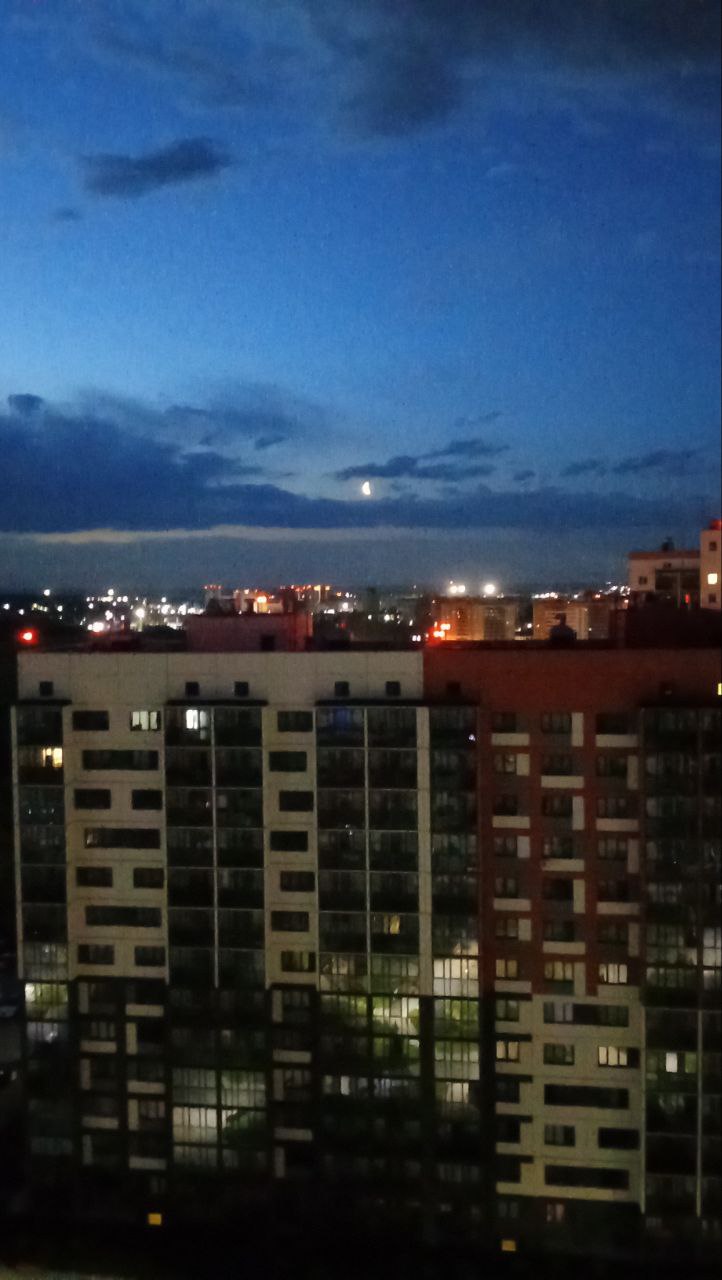I was not able to capture, how amazing it looked. The clouds and moon - just spectacular (Novosibirsk).