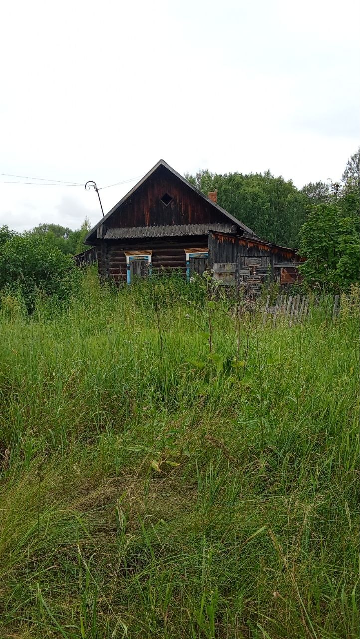 Back to Shumikha, I finally had a look at the little house, which first brought my attention to this place. (Tashara)