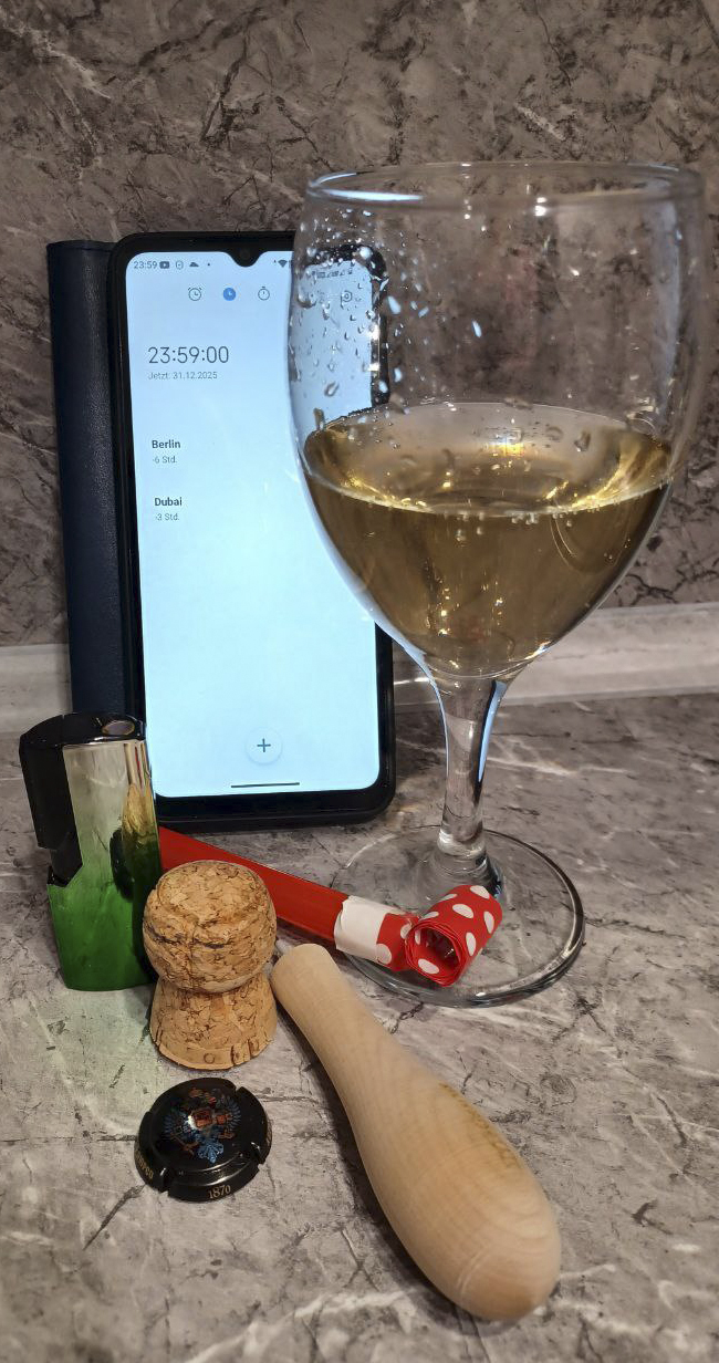 Happy New Year - The highlight: Popping the balloons.